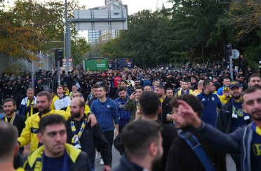 Fenerbahçe taraftarı derbi için stada geldi 
