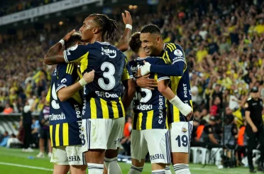 Fenerbahçe, Trabzonspor’u üst üste 4. maçta yendi 