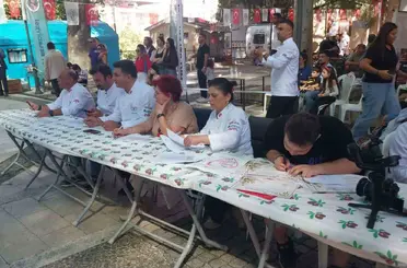 Festivalde en iyi zeytinyağlı yemek için yarıştılar
