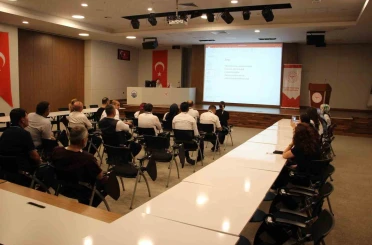 Fethi Sekin Şehir Hastanesi personeline temizlik ve enfeksiyon kontrolü eğitimi 