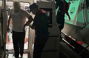 Fethiye’de ticari yatta rahatsızlanan vatandaşa Sahil Güvenlikten tıbbi tahliye 