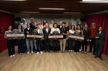 "Fikirleriyle Işıldayan" bin 30 takım bizz@kampüs’ün 15. yılında GODIVA için yarıştı 