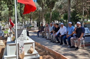 Filistin şehidi Ayşenur mezarı başında dualarla anıldı 