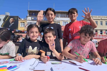 Filistinli çocuklar için resim çizdiler 