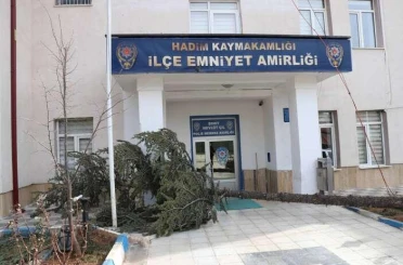 Fırtına Emniyet binasında hasar verdi
