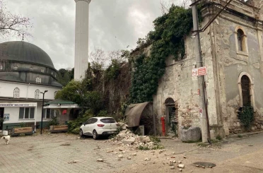 Fırtına tarihi kiliseyi de vurdu 