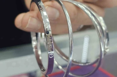 Fiyatlardaki artışlar, yatırım ve düğün takılarını değiştirdi: Altın bileziklerin yerini gümüş bilezikler alıyor 