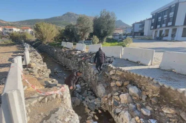 Foça’da belediye çalışması çileye dönüştü: Mahalle ikiye bölündü 