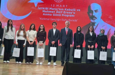 Fotoğraf yarışmasında Türkiye Birincisi Balıkesirli Merve Yakın 