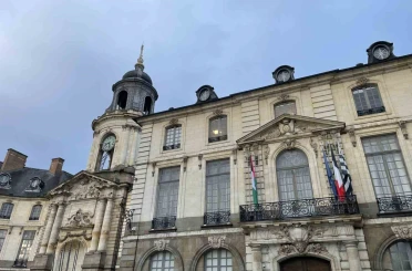 Fransa’da 52 belediye binasına Filistin bayrağı asıldı 