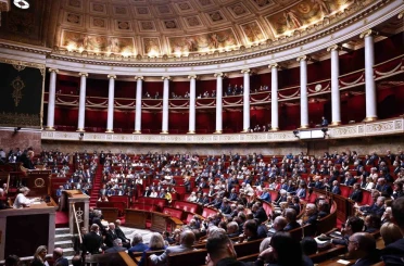 Fransa’da tartışmalı emeklilik reformu askıya alındı 