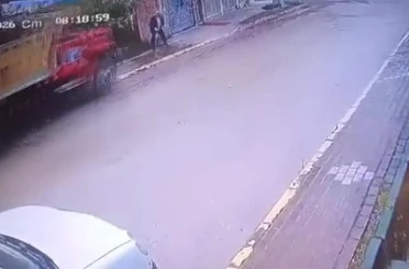 Freni boşalan kamyon dehşet saçtı: Yaşlı adam feci şekilde can verdi 