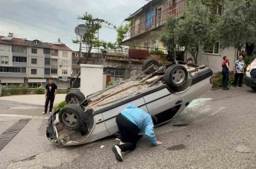 Freni boşalan Tofaş takla attı: 2 yaralı 