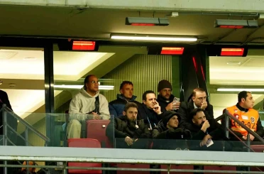 Galatasaray’ın yeni transferi Noa Lang tribünde 