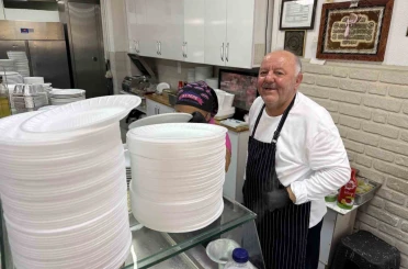 Gariban pilavcısı ‘Haluk Baba’ öğrencilerin ve dar gelirlilerin uğrak noktası 