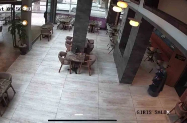 Garson robot ‘Gayretli’ rotasından çıkıp merdivenlerden düştü 