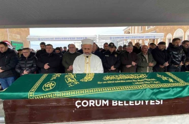 Gazeteci Cüneyt Özdemir’in annesi Çorum’da toprağa verildi 