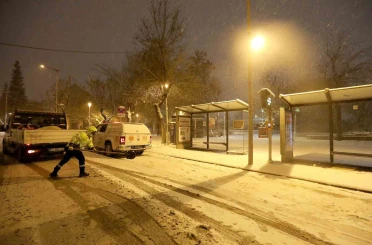 Gaziantep Büyükşehir yoğun kar yağışında tüm ekipleriyle sahada 