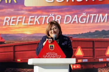 Gaziantep Büyükşehir’in "Reflektör Tak, Görünür Ol" projesinde ilk dağıtım gerçekleştirildi 