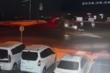 Gaziantep’te arpa yüklü tırın devrilme anı kamerada 