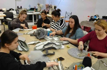 Gaziantep’te ayakkabı sektörünün imdadına kadınlar yetişti 