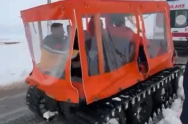 Gaziantep’te düşük riski olan hamile kadın paletli kar aracıyla kurtarıldı 