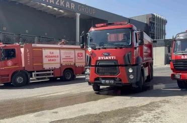 Gaziantep’te fabrika yangınında 2 kişi dumandan etkilendi