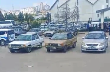 Gaziantep’te mezarlıkta silahlı çatışma: 2 kişinin yaralandığı panik anları kamerada 
