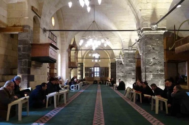 Gaziantep’te mukabele geleneği tarihi camilerde sürdürülüyor 