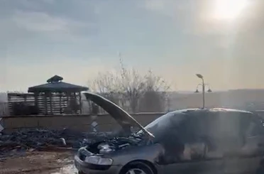 Gaziantep’te park halindeki araç kundaklandı 