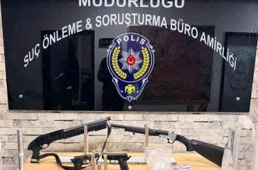 Gaziantep’te ruhsatsız 2 tüfek ile 8 tabanca ele geçirildi: 5 gözaltı 