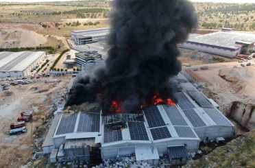 Gaziantep’teki fabrika yangını dron ile görüntülendi 