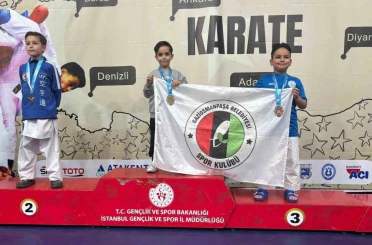 Gaziosmanpaşalı minik karateci Kaan Ayaz, Türkiye şampiyonu oldu 