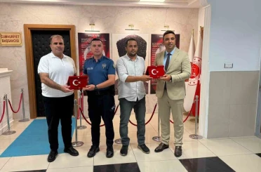 Gazipaşa’da ailesiyle yürüyen kişiyi tabancayla vuran şüpheliyi yakalayan polisler ödüllendirildi 