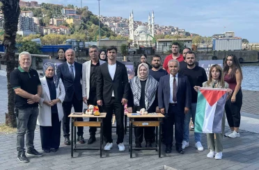 Gazzeli çocuklar için boş sıralar etkinliği yapıldı 