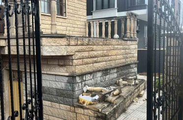 Gebze 14 yaşındaki çocuğun üzerine beton korkuluk düştü 