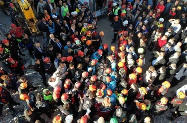 Gebze’de enkazdan sağ kurtulan Dilara, hastaneden taburcu oldu 