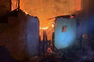 Gece yarısı çıkan yangında 1 ev kullanılamaz hale geldi 