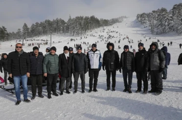 Gediz Murat Dağı Termal Kayak Merkezi’nde kar ve kayak keyfi 