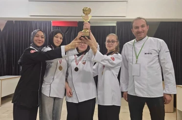 Gedizli kızlardan bölge birinciliği 