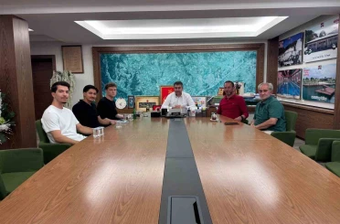 Gedizli profesyonel futbolcular Başkan Akel ile bir araya geldi 