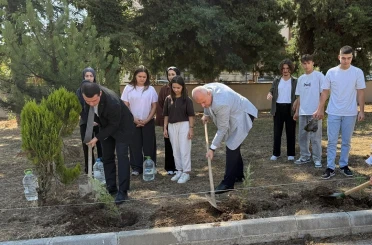 Geleceğe nefes olacak fidanlar toprakla buluştu 
