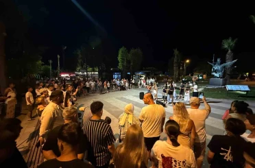 Geleceğin müzisyenleri Kemer gecelerini hareketlendirdi 