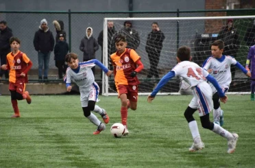 Geleceğin yıldız futbolcu adayları Balıkesir’de sahne aldı 