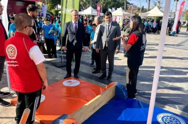 Geleneksel Oyunlar Tırı, geçmişin oyunlarını Fethiye’de öğrencilerle buluşturdu 