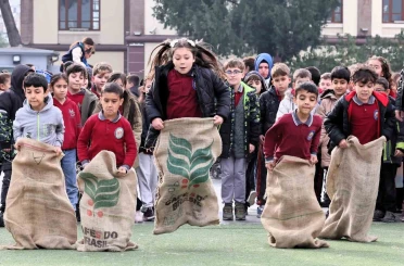 Geleneksel Oyunlar Tırı Manisa’da çocuklarla buluştu 