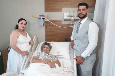 Gelin ve damattan anneyi ağlatan ziyaret 