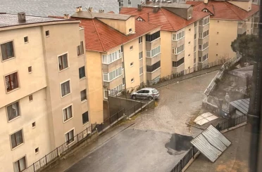 Gemlik’te şiddetli lodos sebebiyle çatılar bir bir uçtu 
