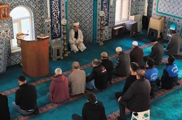 Genç hafızlar Ramazan’da camilerde mukabele okuyor 