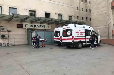 Genç kadın evinin camından düşerek ağır yaralandı 